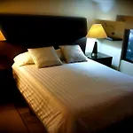 Aztic Hotel And Executive Suites